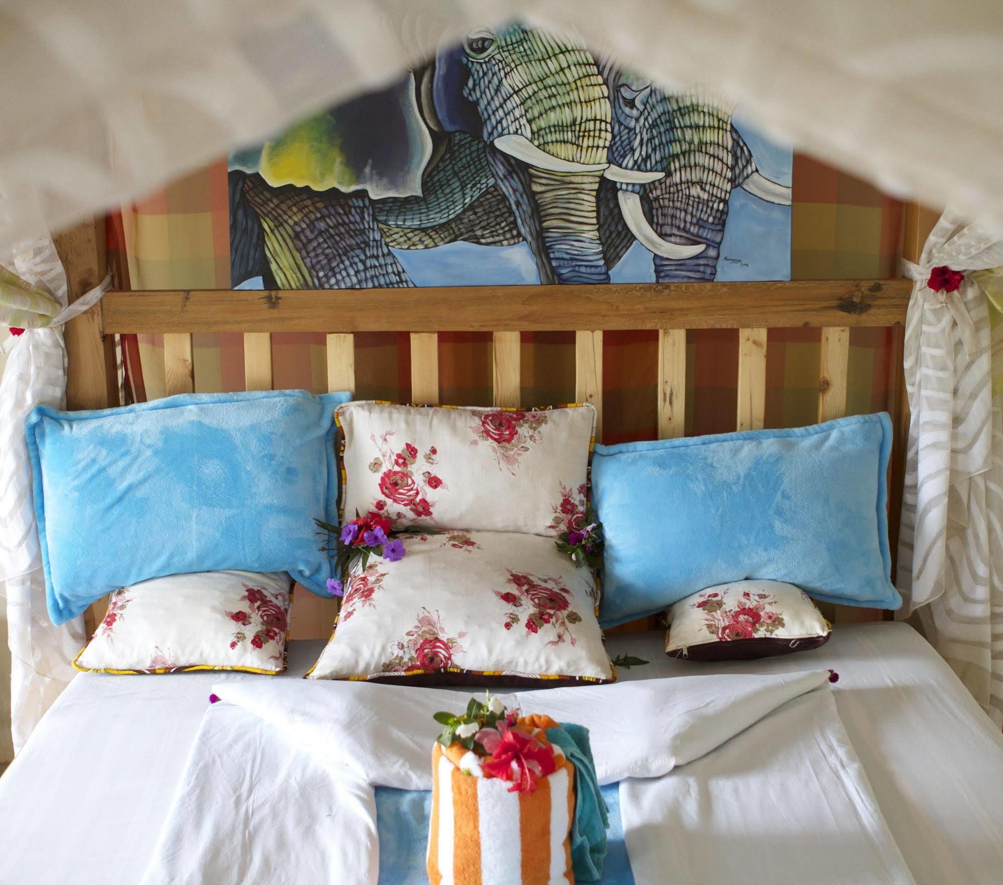 Malakai Eco Lodge Kajansi エクステリア 写真